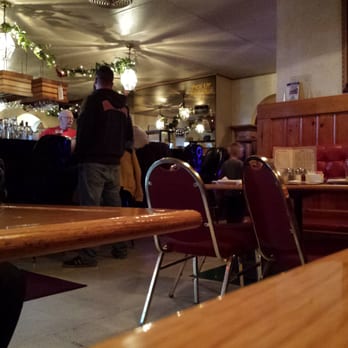 Dom & Phil DeMarinis - When it's busy, you can eat in the lounge. - Pizza Near Me - Milwaukee, Wisconsin