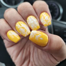 Studio Nail - Kaylee is amazing! She freehand from a 1972 Pyrex design!
