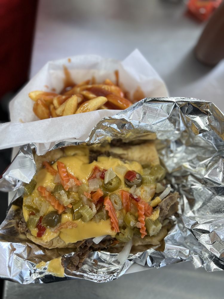 Iconic Eatz of Chicago Logo