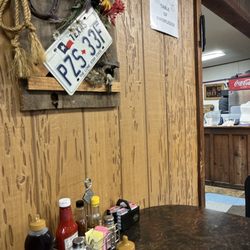 Debbies Restaurant - The table of knowledge