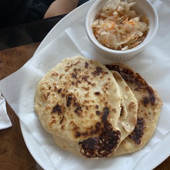 El Buen Paladar - PUPUSAS!! - Food Trucks Near Me - San Antonio, Texas