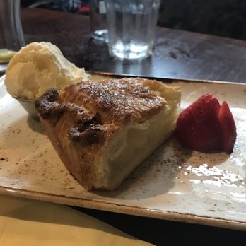 The World's End - Apple pie with ice cream - Pubs Near Me - Edinburgh, EDH