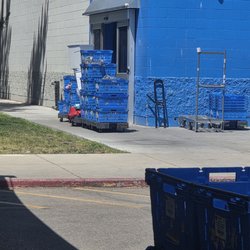 Walmart Supercenter - Food sitting out for 15 min in 87 degree heat
