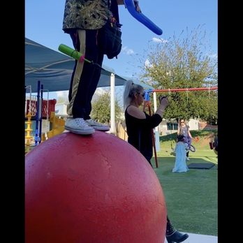Pardes Jewish Day School - Stev the ballon man at school fundraiser & Yes it's his hair. - Middle Schools & High Schools Near Me - Paradise Valley, Arizona Pardes Jewish Day School - Stev the ballon man at school fundraiser & Yes it's his hair. - Middle Schools & High Schools Near Me - Paradise Valley, Arizona