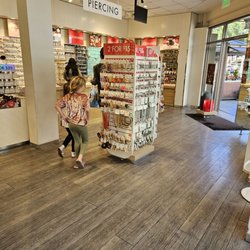 Lovisa - Inside the store