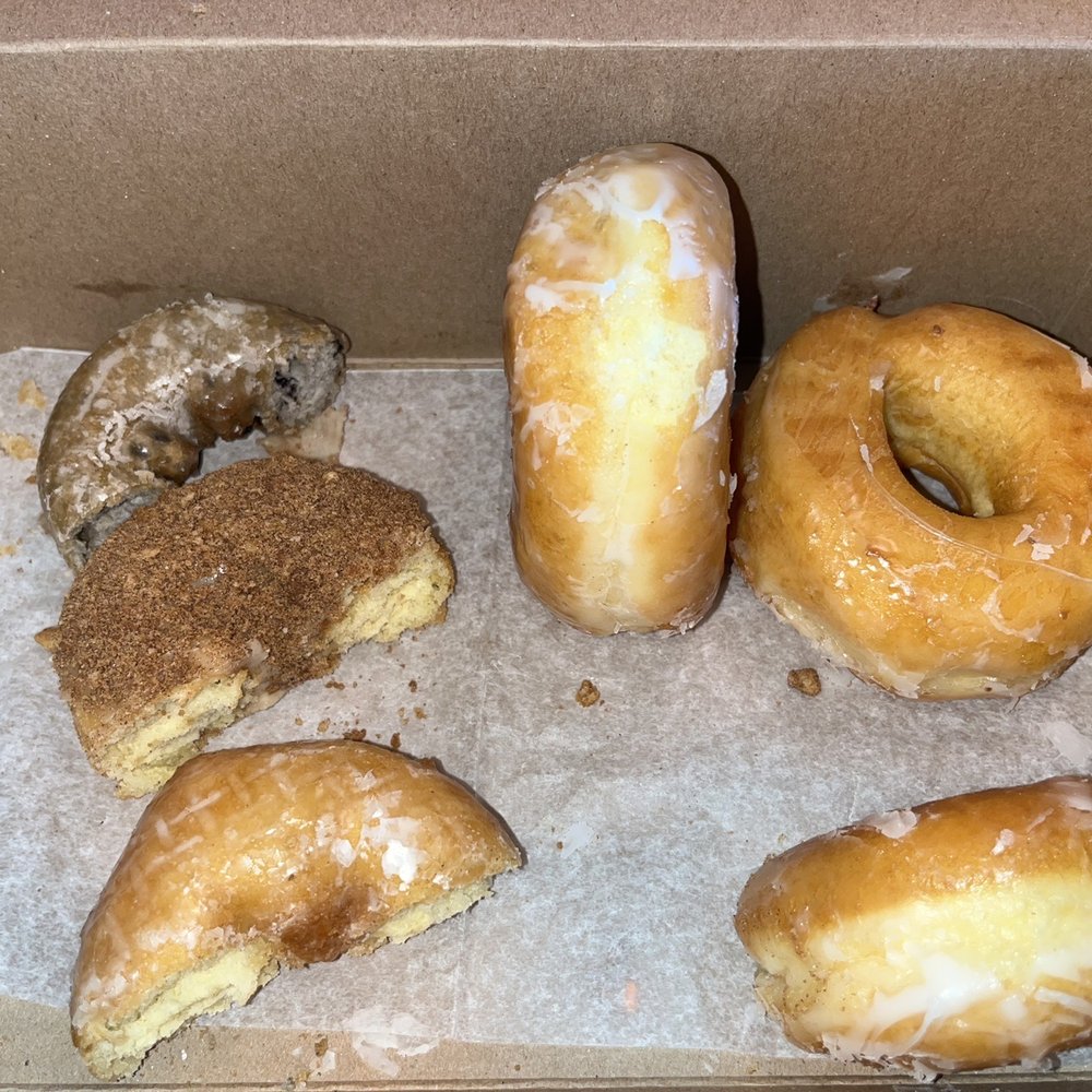 Buttermilk cake, maple covered with crumble Buttermilk cake glazed Classic glazed (puffy ring) Blueberry glazed cake donut Buttermilk cake, maple covered with crumble Buttermilk cake glazed Classic glazed (puffy ring) Blueberry glazed cake donut