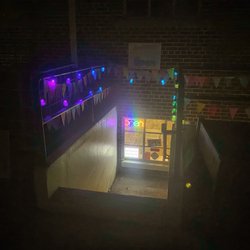 Speakcheesy - Well lit entrance from the outside