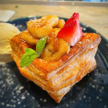 Beehive - Flambé Banana Tart - Cocktail Bars Near Me - Dallas, Texas