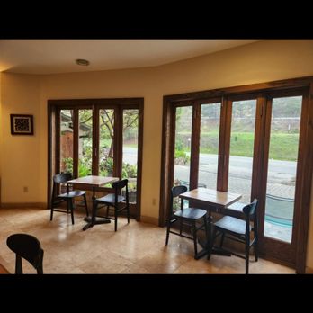 El Colibri Hotel & Spa - Table lounge area - Hotels Near Me - Cambria, California El Colibri Hotel & Spa - Table lounge area - Hotels Near Me - Cambria, California