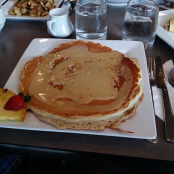Moena Café - Banana Chantilly pancake - Cafes Near Me - Honolulu, Hawaii