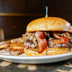 Hall's Commissary - Chicago Burger