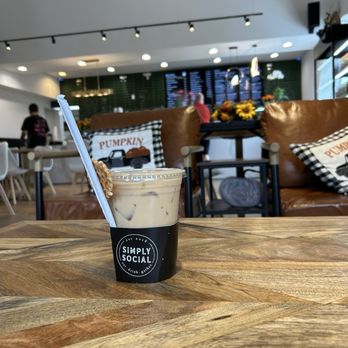 Simply Social Coffee - Iced Vanilla Latte - Coffee & Tea Near Me - Reston, Virginia