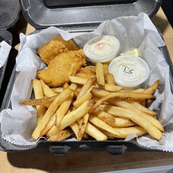 Brass Horse Cafe - Fish and chips with extra tartar sauce - Cafes Near Me - Barkhamsted, Connecticut Brass Horse Cafe - Fish and chips with extra tartar sauce - Cafes Near Me - Barkhamsted, Connecticut