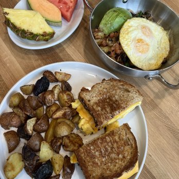 Whidbey's A Daytime Eatery - Breakfast Sammie, The Market Breakfast Bowl, and Side Fresh Fruit - Breakfast & Brunch Near Me - Enterprise, Nevada