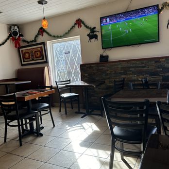 Su Pollo Restaurant - Tables area - Peruvian Near Me - Alexandria, Virginia
