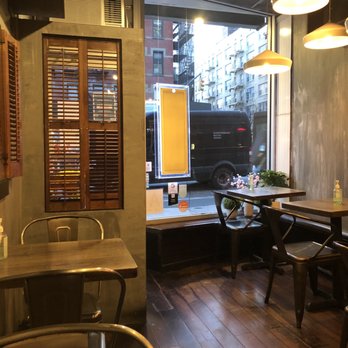 Der Krung - Interior - Thai Near Me - New York, New York