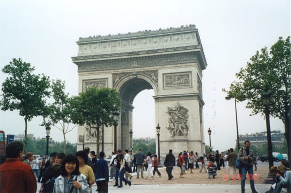 Arc de Triomphe by null
