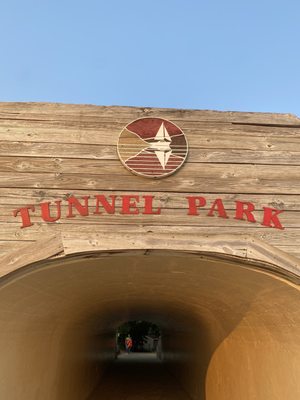 Tunnel Park by null