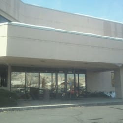 Christopher Hull, MD - Building entrance around back.