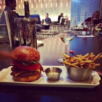 Earls Kitchen + Bar - New American Near Me - Somerville, Massachusetts