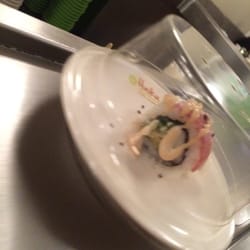 Haiku - En av många goda rullande sushibitar.