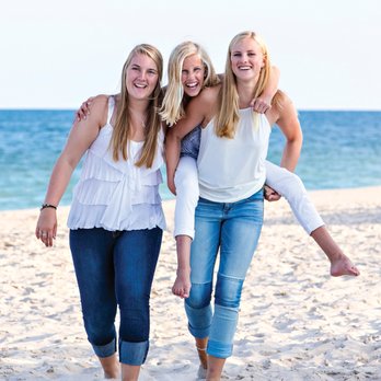 Laurie Wright Photography - Destination Location; New Jersey Beach, extended family session before the oldest daughter left for University. - Session Photography Near Me - Westport, Connecticut Laurie Wright Photography - Destination Location; New Jersey Beach, extended family session before the oldest daughter left for University. - Session Photography Near Me - Westport, Connecticut