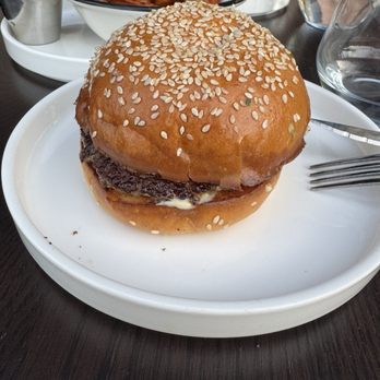 Le Rond Burgers - Classic burger - delicious - Burgers Near Me - Miami Beach, Florida