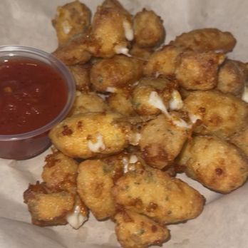 Pete’s Pub - Cheese curds - American Near Me - Milwaukee, Wisconsin Pete’s Pub - Cheese curds - American Near Me - Milwaukee, Wisconsin