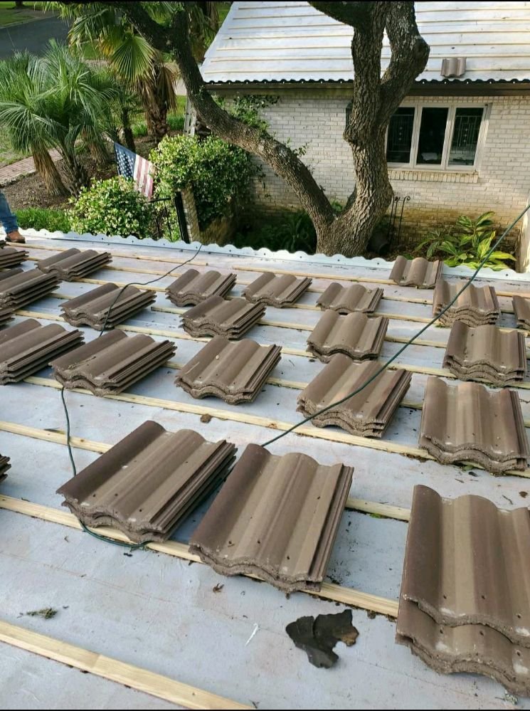 Slide of Freetail Roofing