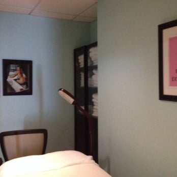 Celebrity Skin Chicago - Inside waxing/eyelash room - Tanning Near Me - Chicago, Illinois