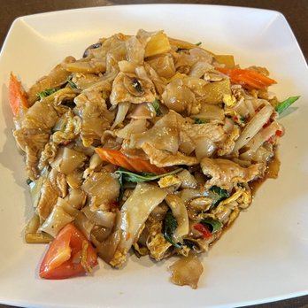 Mango Tree - Pad Kee Mao with Pork - Thai Near Me - Houston, Texas Mango Tree - Pad Kee Mao with Pork - Thai Near Me - Houston, Texas