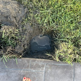 Sam The Concrete Man North Orlando - Some flooding coming out from under the slab a day with out sprinklers running and no rain. - Masonry/Concrete Near Me
