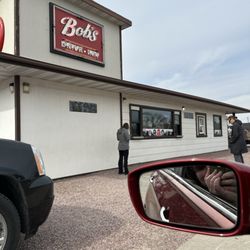 Bob's Drive-Inn - The end of the lunch rush line at 1 pm - lovely 60 degree day in LeMars, IA...
