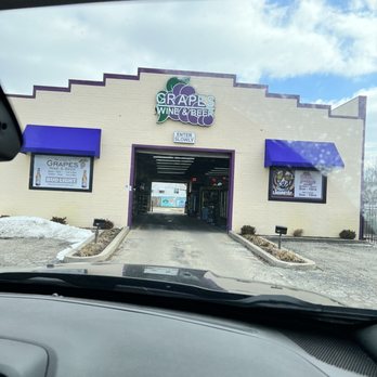 Grapes Wine & Beer - the entrance to a store - Beer, Wine & Spirits Near Me - Dayton, Ohio Grapes Wine & Beer - the entrance to a store - Beer, Wine & Spirits Near Me - Dayton, Ohio