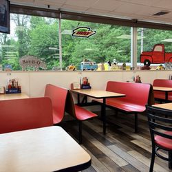 Randy’s Barbecue - Dining area