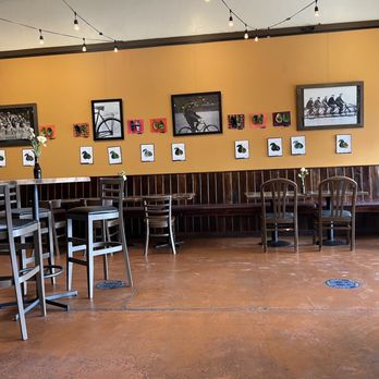 Nutbelly Pizzeria and Deli - Seating area - Pizza Near Me - Carpinteria, California Nutbelly Pizzeria and Deli - Seating area - Pizza Near Me - Carpinteria, California