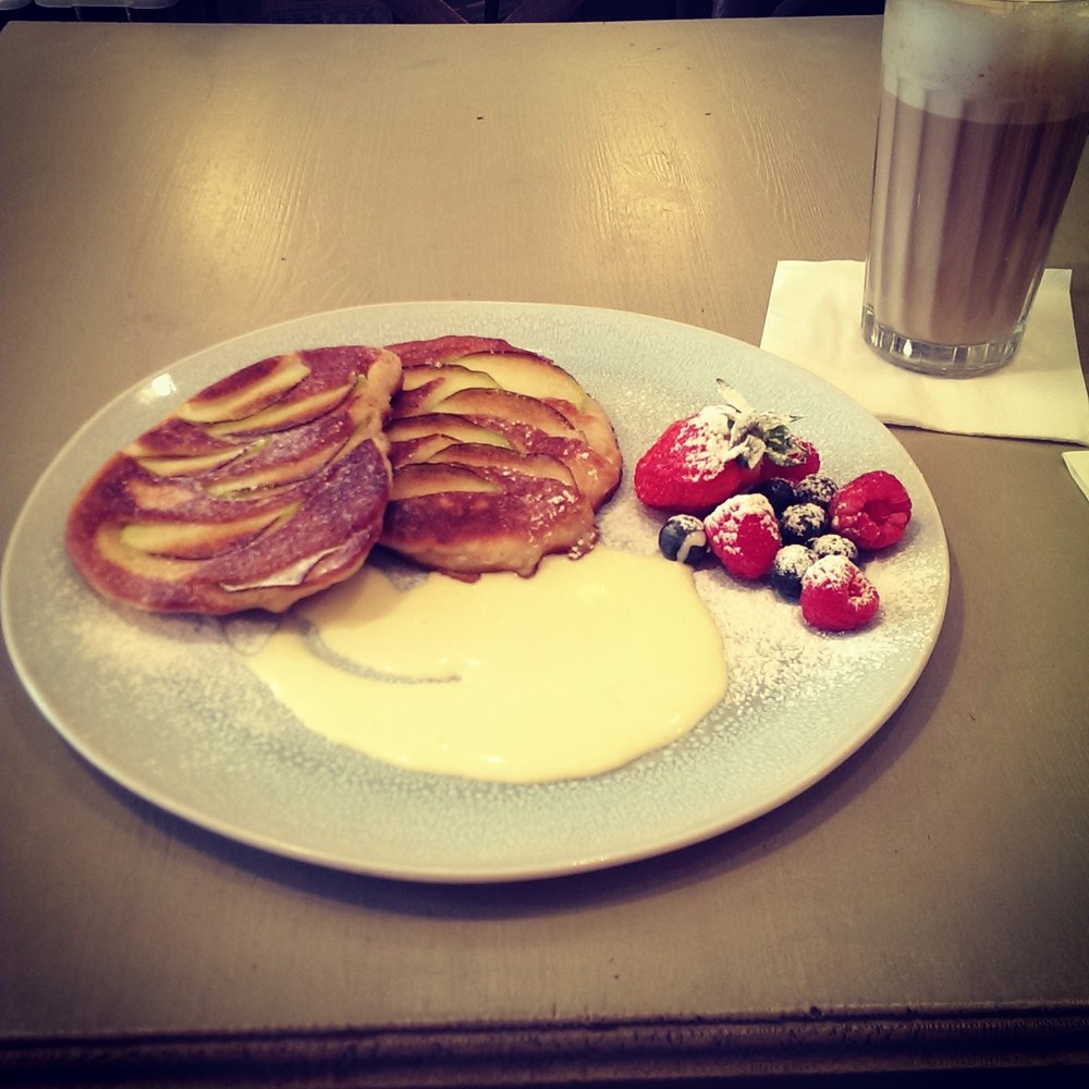 Apole Pancakes with vanilla cream and fresh berries, washed it down with a Creamy Vanilla Latte