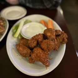 Clancy's - Awesome buffalo wings, with ranch.