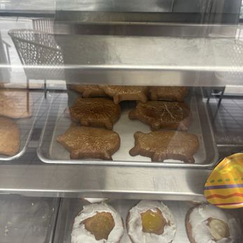 Chacha Bedoy Donuts & Bakery - Hardly any available at 9am on a Thursday - Donuts Near Me - San Antonio, Texas