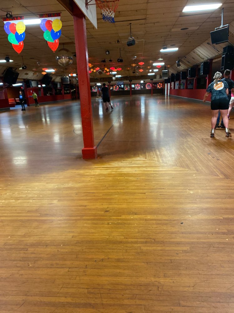 SPRINGFIELD LAKE ROLLER RINK Updated June 2024 15 Reviews 1220 S