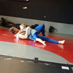 One Hit MMA - Professional fighters helping out a lil ninja with some jujitsu
