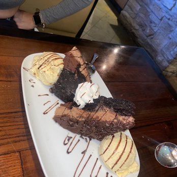 LongHorn Steakhouse - Ice Cream and Brownie - Steakhouses Near Me - Hialeah, Florida LongHorn Steakhouse - Ice Cream and Brownie - Steakhouses Near Me - Hialeah, Florida