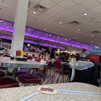 Sunliner Diner - Diners Near Me - Pigeon Forge, Tennessee