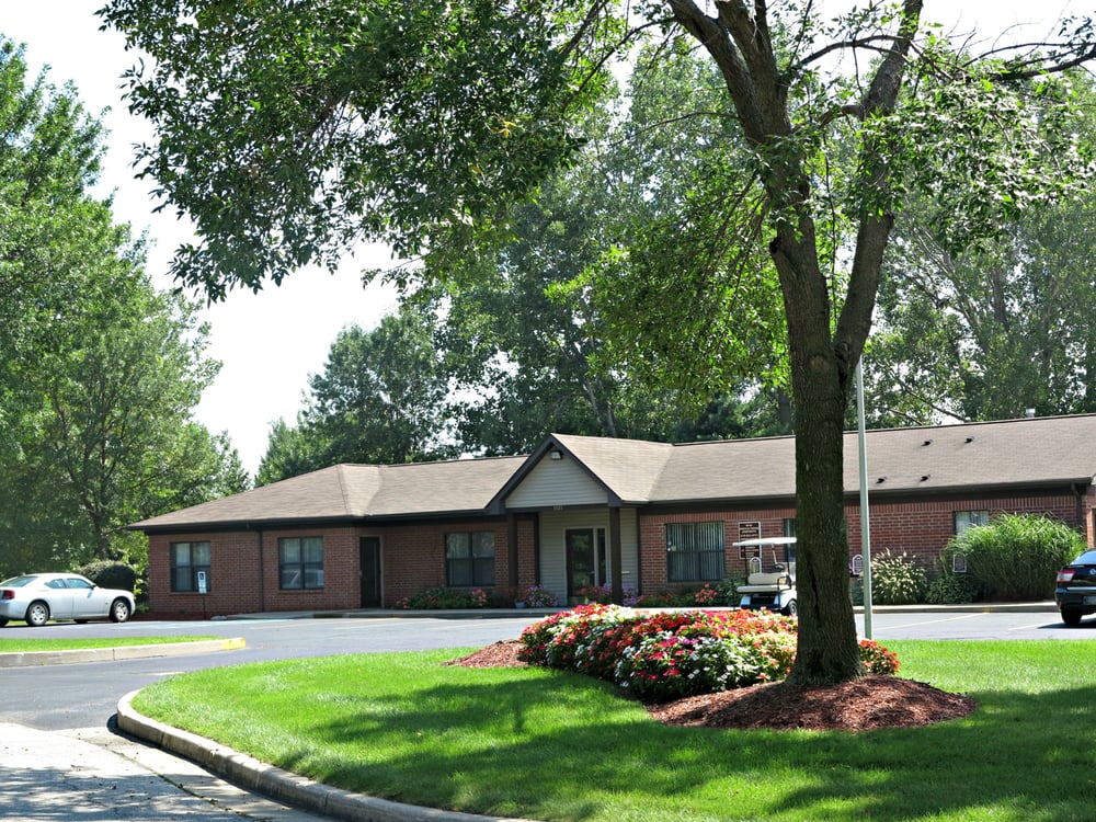 DOUGLAS POINTE APARTMENTS Updated October 2024 5525 Hyles Blvd