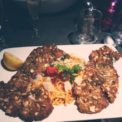 Italian Caffe - Escalope milanaise a la cacahuète, aux amandes et romarin.