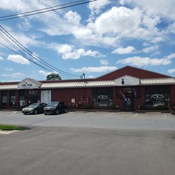 Crownover’s New To You - Outside of building.