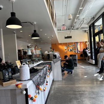Philz Coffee - customers sitting at the counter - Coffee & Tea Near Me - Chicago, Illinois Philz Coffee - customers sitting at the counter - Coffee & Tea Near Me - Chicago, Illinois