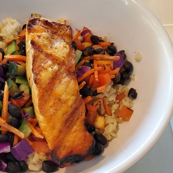 PROTEINHOUSE - a bowl of food with a fork and knife - Juice Bars & Smoothies Near Me - Gilbert, Arizona