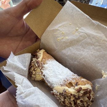 Mike's Pastry - Bakeries Near Me - Boston, Massachusetts