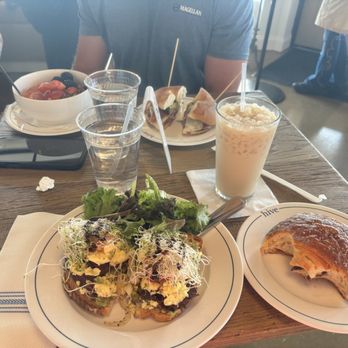 Hive Bagel & Deli - Avacado toast, chocolate croissant, yogurt parfait, front street bagel - Delis Near Me - Memphis, Tennessee Hive Bagel & Deli - Avacado toast, chocolate croissant, yogurt parfait, front street bagel - Delis Near Me - Memphis, Tennessee